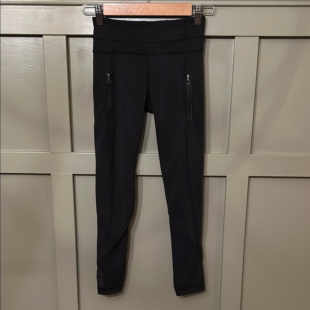 Lululemon Inspire Tight II Running Leggings Black Mesh Panel Zip Pockets Size 2